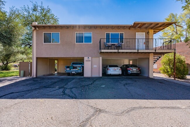 Building Photo - Charming Townhome with Stunning Mountain V...