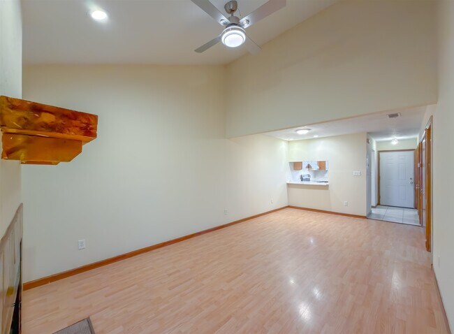 Building Photo - 1104 Greentree Ct