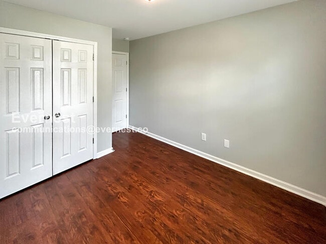 Building Photo - 908 E 16th Ave