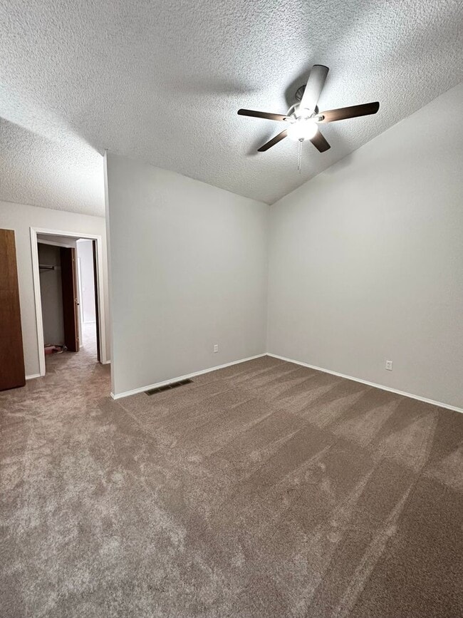 Building Photo - Newly Updated Townhome with Three Balconie...