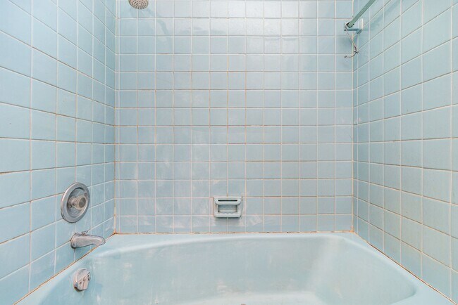 Building Photo - Coming Soon | $2,000/mo | Spacious Split-L...