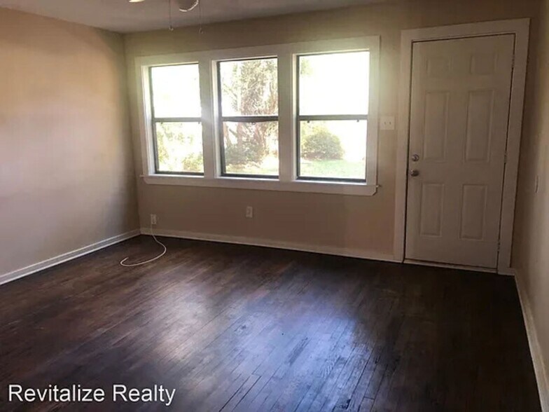 Building Photo - 1905 Pake Ave