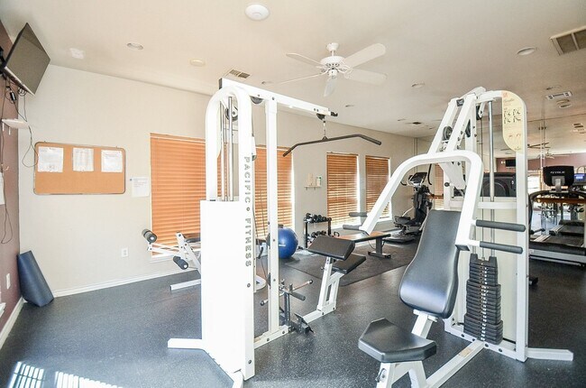 Building Photo - 2255 Braeswood Park Dr