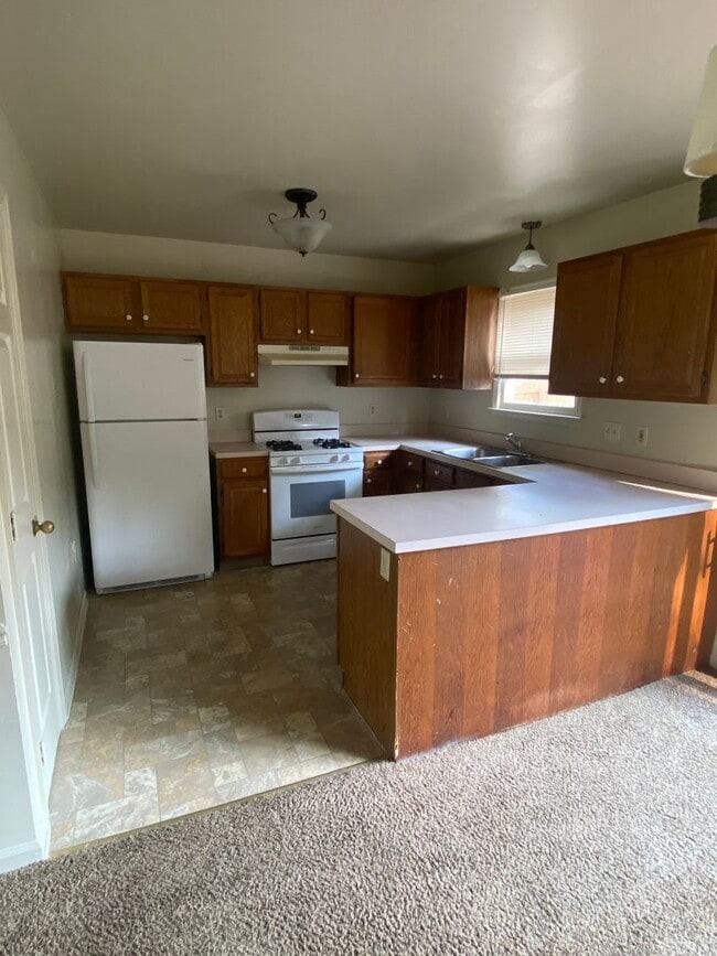 Building Photo - 607 Emerald Dr