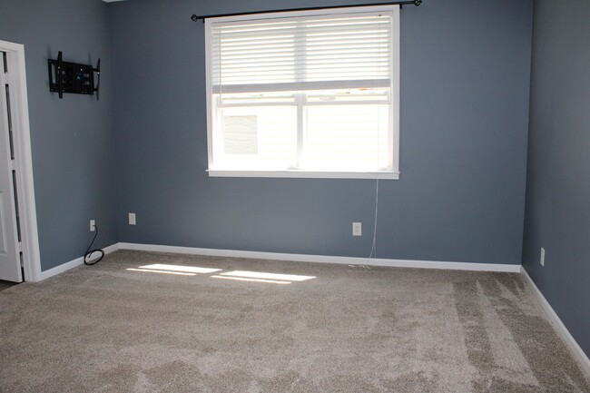 Building Photo - 217 Edgecroft Way