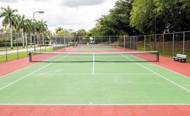 Building Photo - 7813 Sanibel Dr