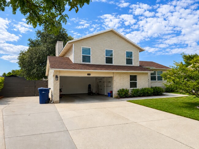 Building Photo - Spacious 5-Bedroom Sandy Home with Large Fenced Yard
