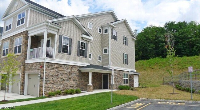 Primary Photo - 512 Waterview Ct