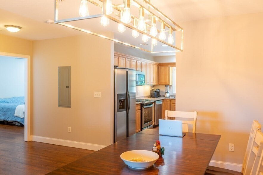 Building Photo - 467 Somerville Ave