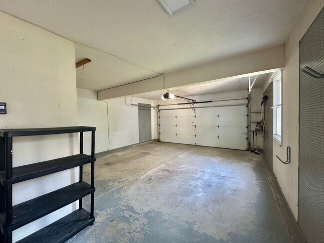 Building Photo - 1648 Dartmouth Ct