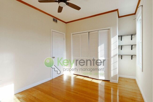 Building Photo - $500 Off First Month! 2BR in The Heights w...
