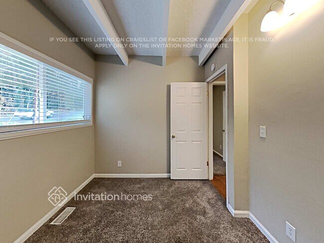 Building Photo - 469 Reiten Rd