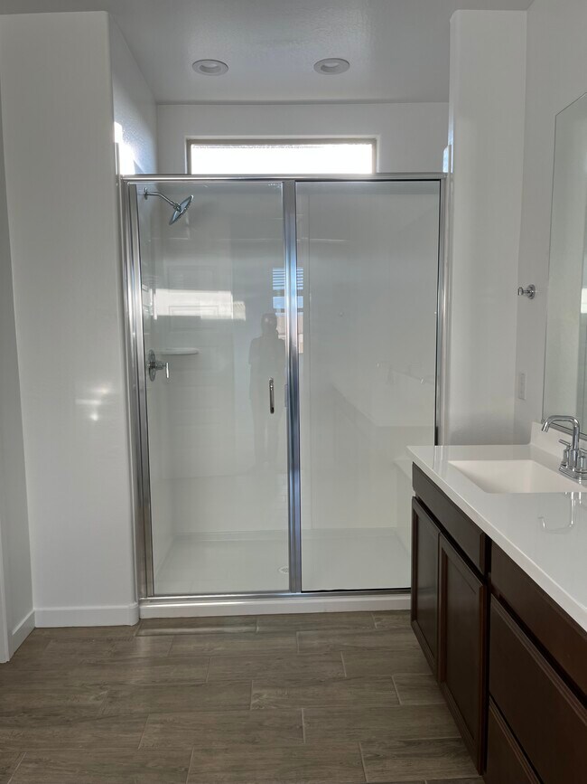 Building Photo - 9426 W Sells Dr