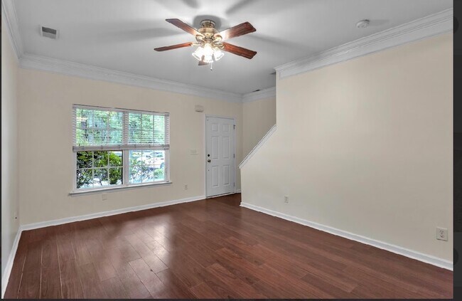 Building Photo - 203 Twin Tree Dr