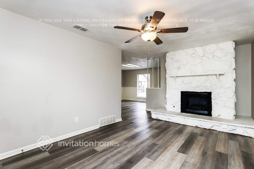 Building Photo - 2301 Narobi Pl