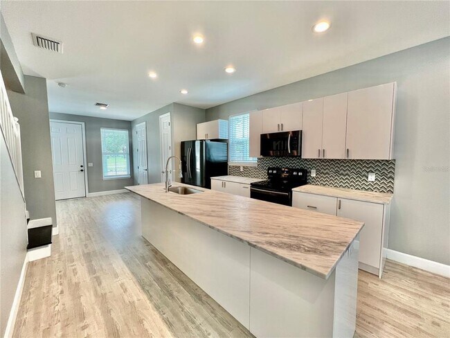 Building Photo - 2213 E 11th Ave