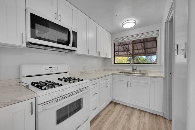 Building Photo - $2,295 - 3 Bed, 1 Bath Newly Updated Home In Denver with Fenced in Yard!