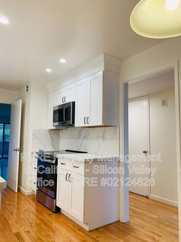 Building Photo - 2315 Eastridge Ave