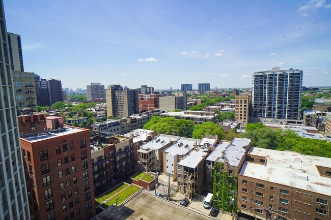 Building Photo - 2626 N Lakeview Ave