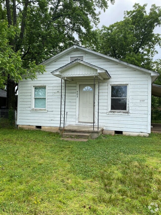 Building Photo - Come look at this 2 bedroom 1 bath home