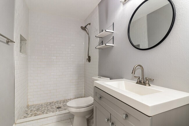 Building Photo - 4716 Roberts Dr