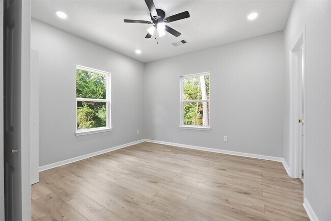 Building Photo - 1915 Ross Ave