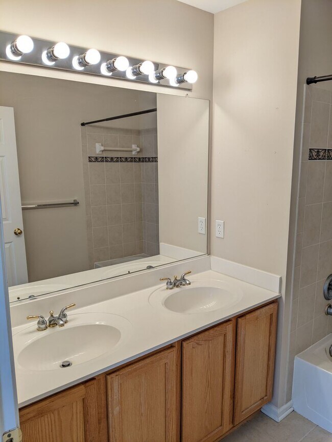 Building Photo - Updated condo in Ballenger Creek available in June!
