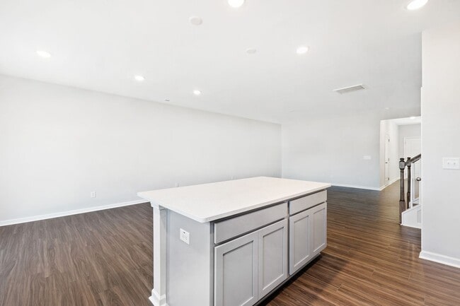 Building Photo - Luxurious 3-Bedroom Townhome Living in the...