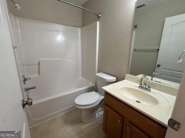 Building Photo - 314 Pin Oak Ave