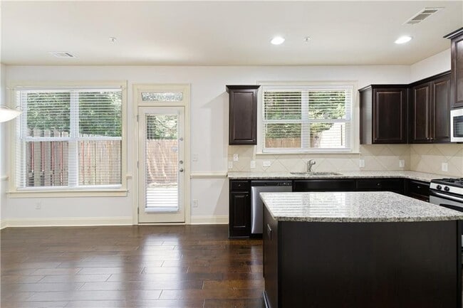 Building Photo - 2249 Knoxhill View