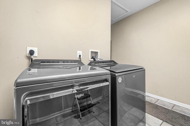 Building Photo - 14715 Jennifer Ct