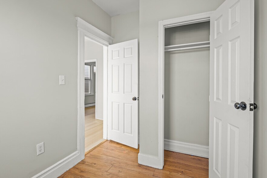 Building Photo - 30 Wainwright St