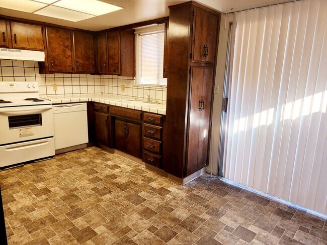 Building Photo - Two Bedroom Apartment Coming Soon! This Wi...