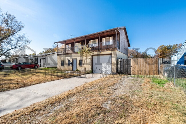 Building Photo - 4557 S Oak Ave