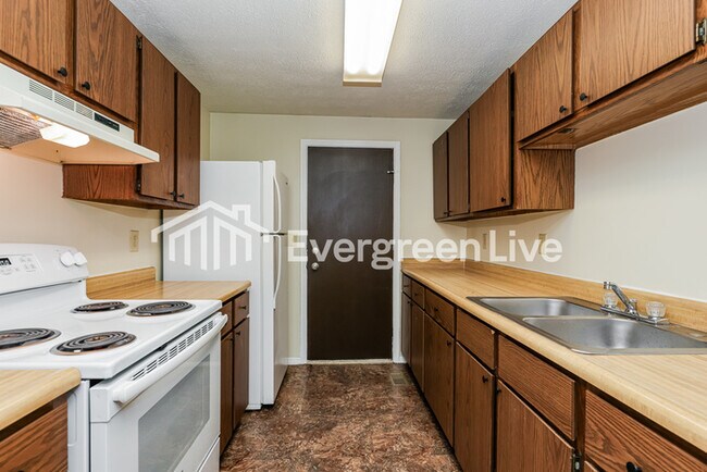 Building Photo - 8620 Baton Rouge Dr