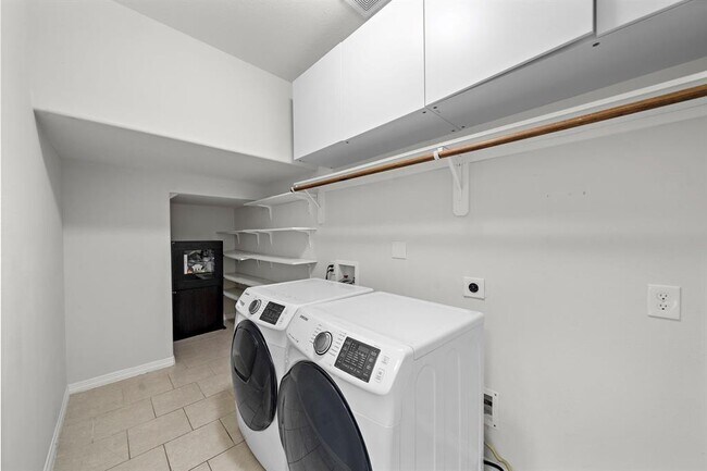 Building Photo - 4534 Montcliff Bend Ln
