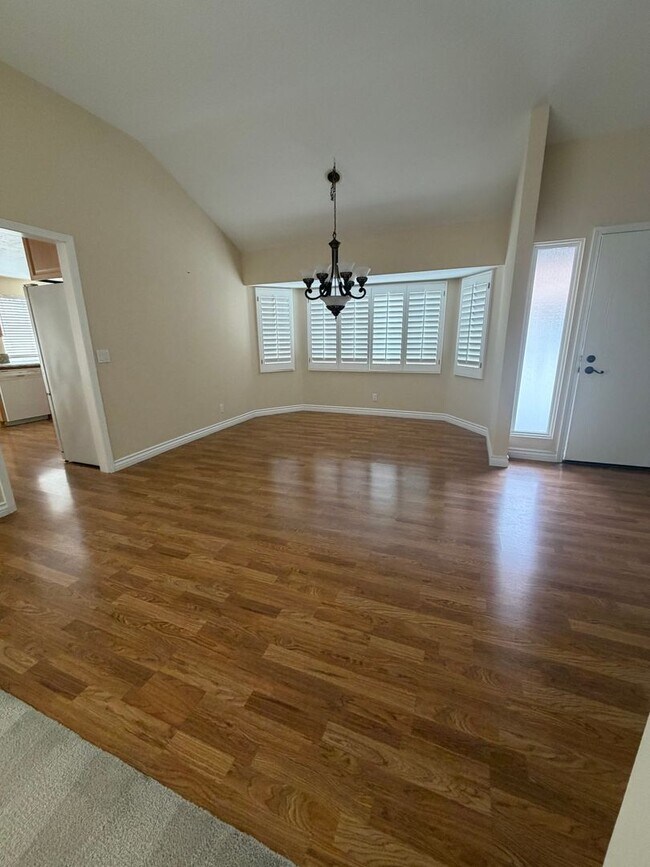 Building Photo - 2377 Sommerset Dr