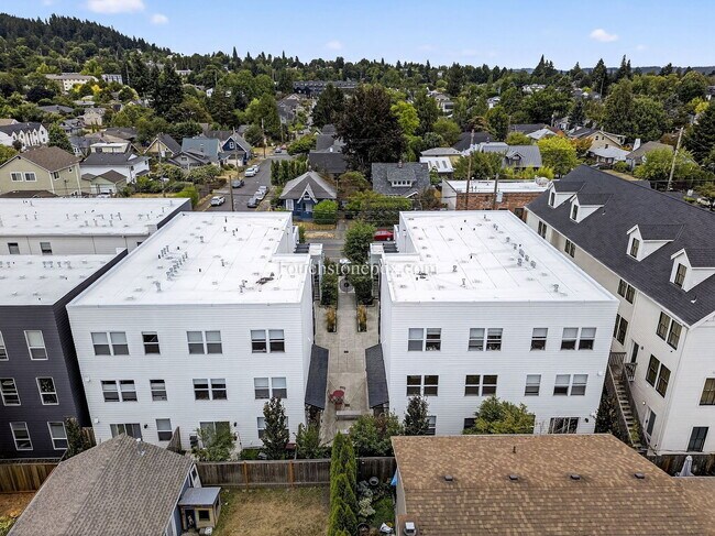 Building Photo - 5635 NE Glisan St