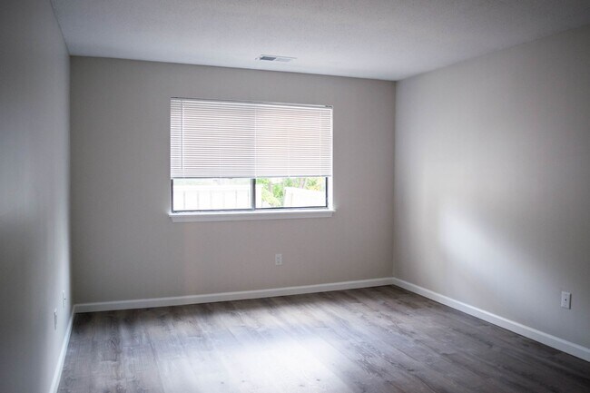 Building Photo - Beautiful 2bd Condo in Westville