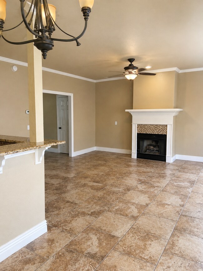 Building Photo - 902 Melmar Dr