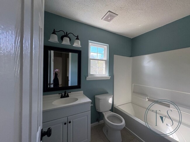 Building Photo - MOVE IN SPECIAL: $500 OFF 1ST MONTH'S RENT!**