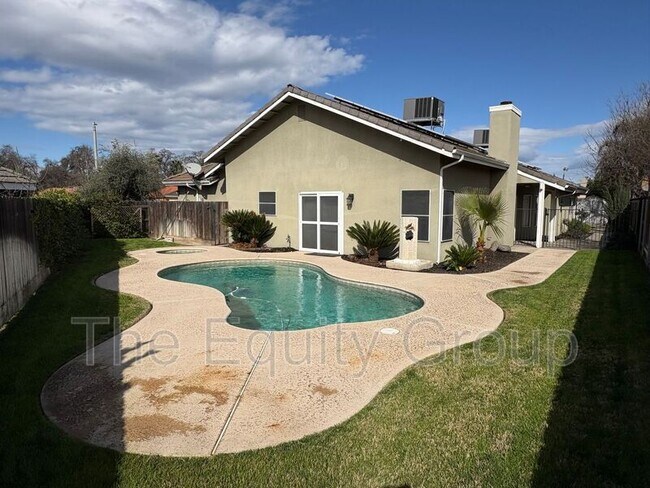 Building Photo - 540 W Birch Ct