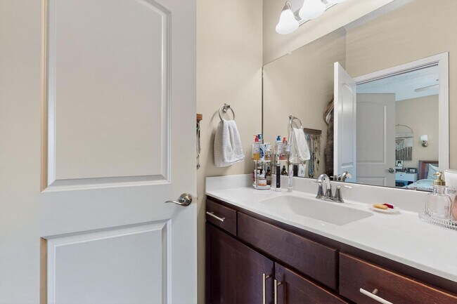 Building Photo - Sawmill District Townhouse 2/BD2/Story 2.5...