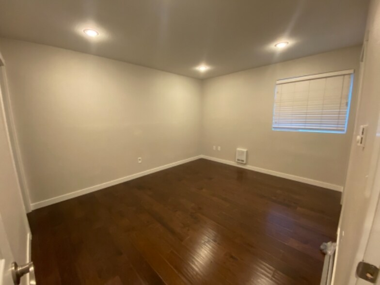 Building Photo - 12415 NE 130th Ct