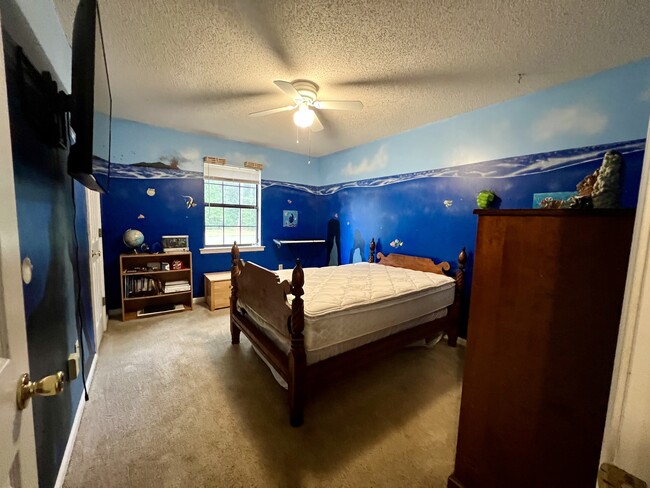 Bedroom 3 with beautiful mural - 64 Island Dr