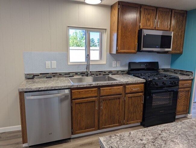 Building Photo - 5737 Klondike Dr