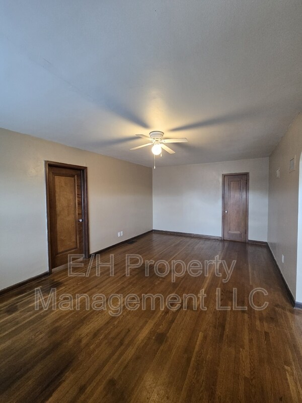Building Photo - 400 S Hydraulic Ave