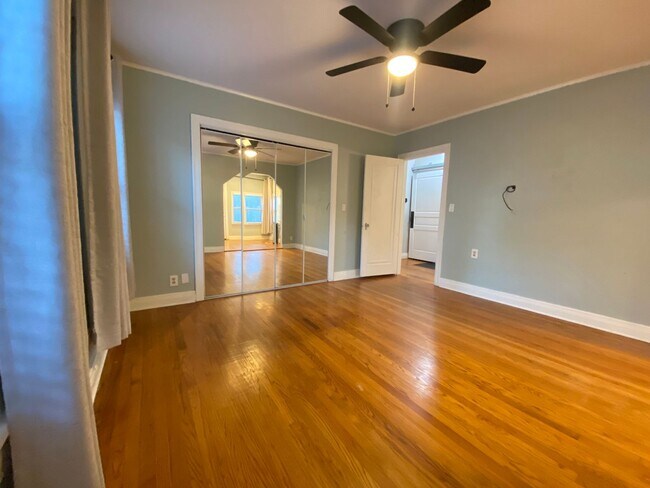 Building Photo - 2 Bedroom 2 Bathroom plus Bonus Room with ALL Appliances Included