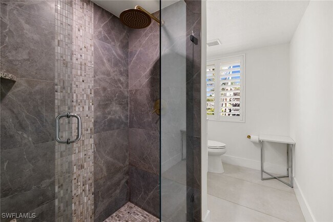 Building Photo - 175 5th Ave S