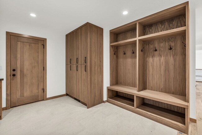 Building Photo - Pinebrook Luxury Remodeled Home